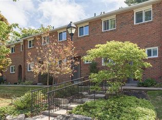 125 Livingston Ave #5, Grimsby, ON L3M 4S5