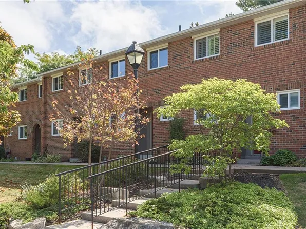 125 Livingston Ave #5, Grimsby, ON L3M 4S5