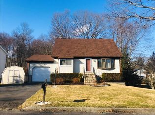 30 Thistle Down Ln, Naugatuck, CT 06770