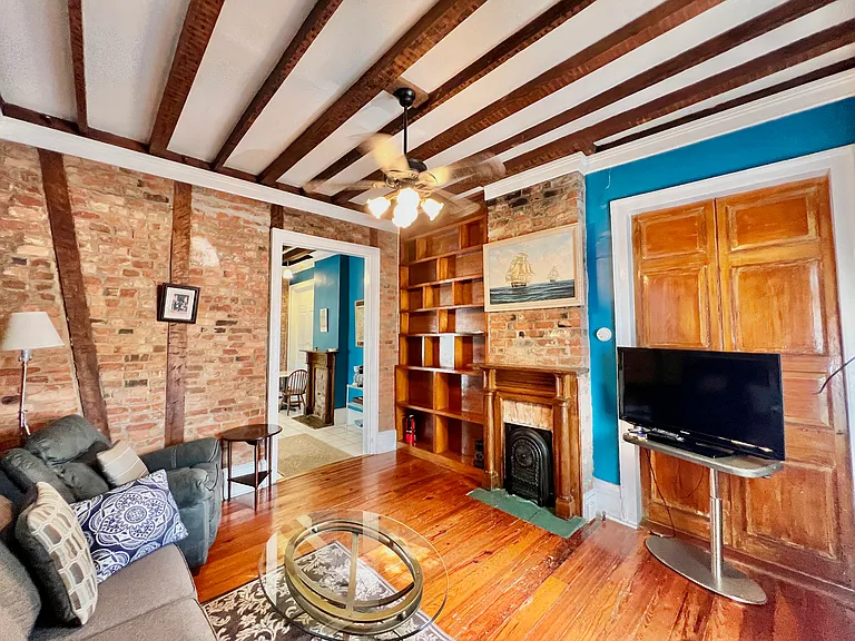 2025 Dauphine St #2025 — Photo 3