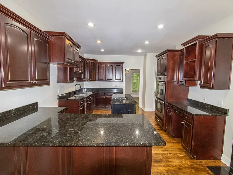 906 Monarch Cir — Photo 18