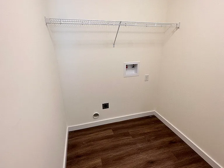 516 3rd Ave #A — Photo 9