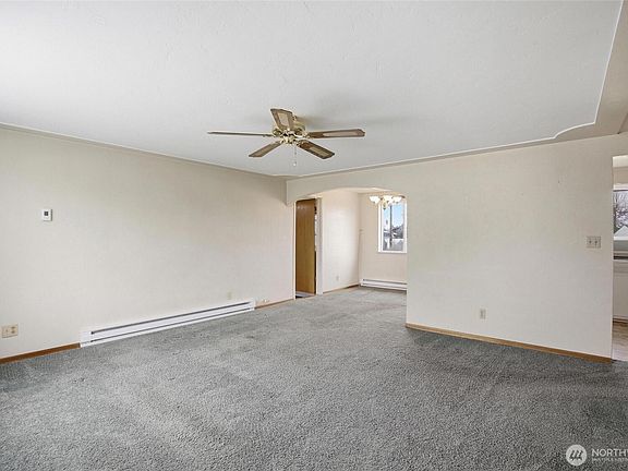 5th image of 814 S Evergreen Drive