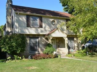 2641 N 93rd St, Wauwatosa, WI 53226