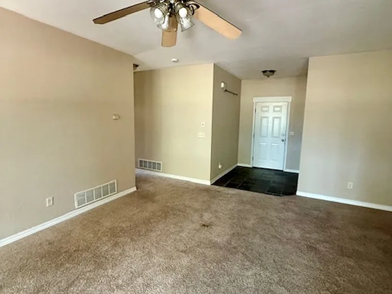 226 E River Rock Rd — Photo 12