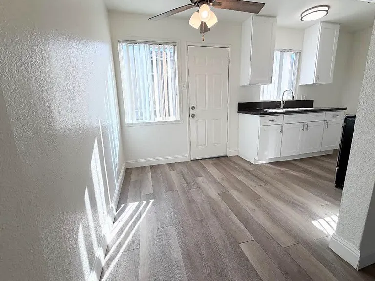 Mavis Plaza Apartments — Photo 34