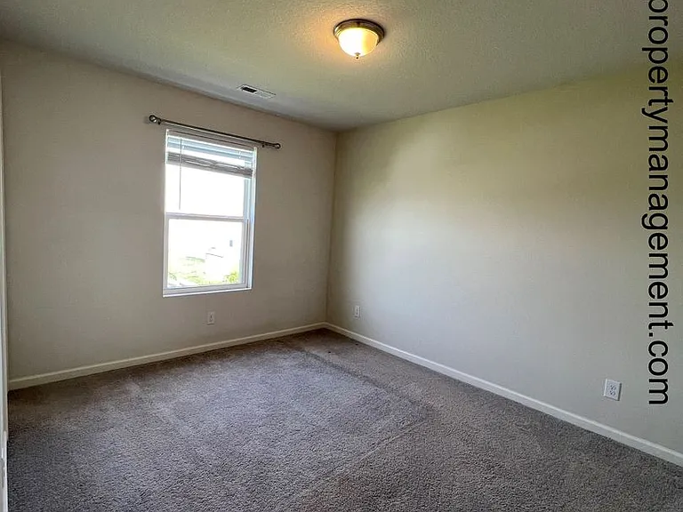 360 Hillside Dr — Photo 35