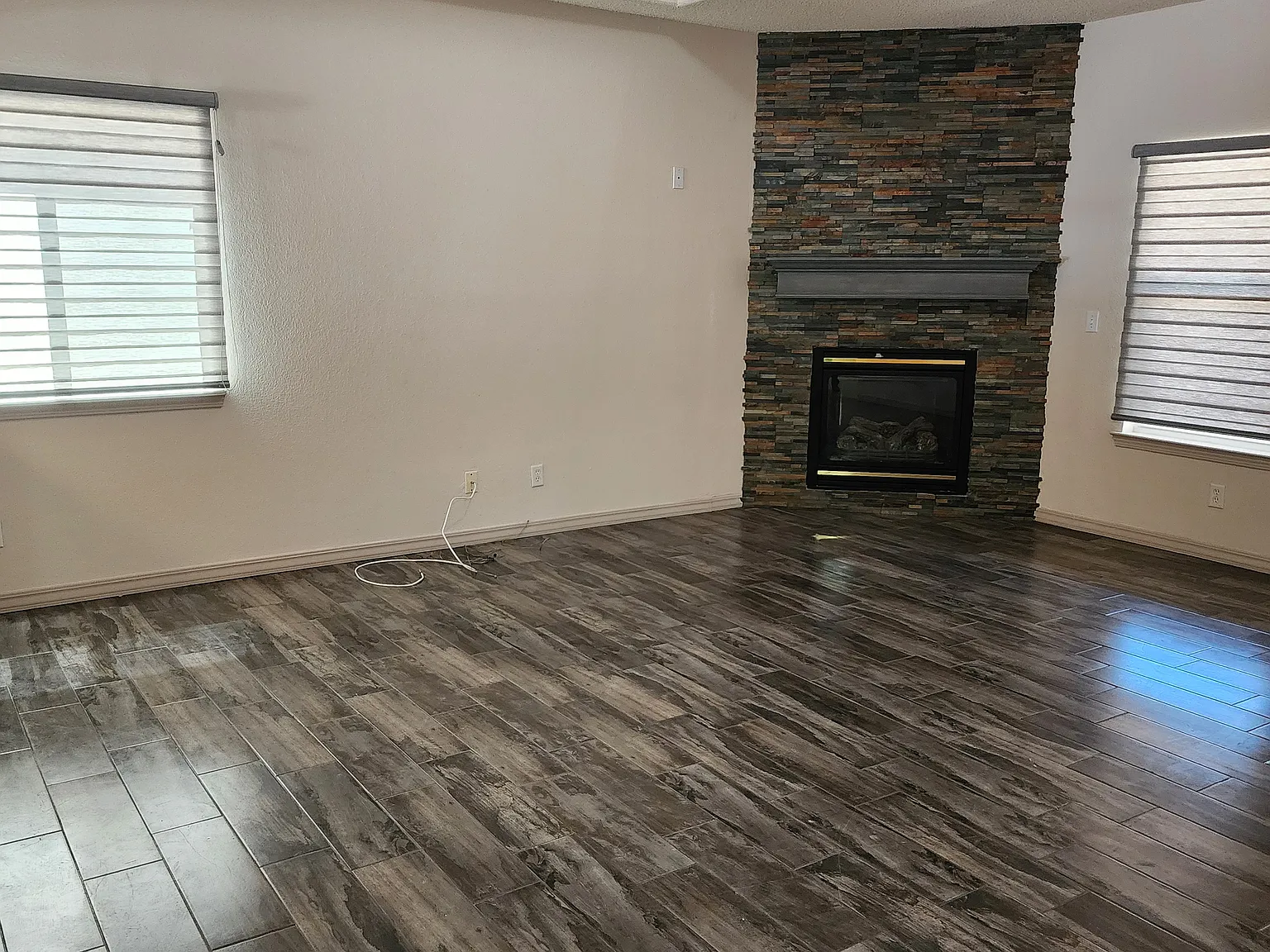 4 bed, 2.5 bath, 2589 sqft, $2,500 — Photo 4