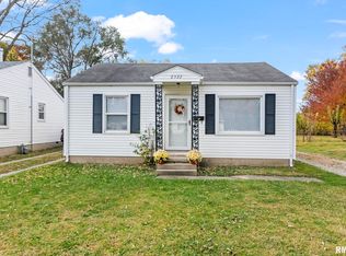 2322 E Grandview Ave, Grandview, IL 62702