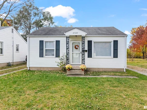 2322 E Grandview Ave, Grandview, IL 62702