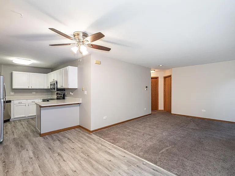 214 N Cathy Ln — Photo 2