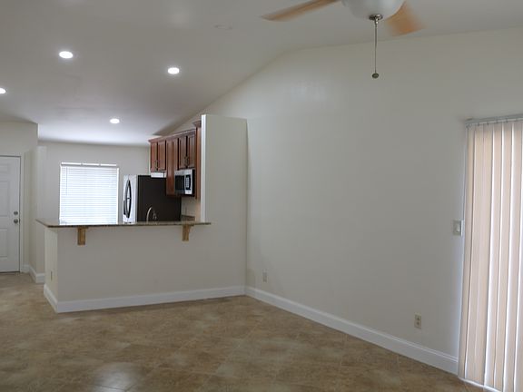 Living room/ dinning are