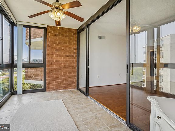 4th image of 1001 N Randolph St APT 921