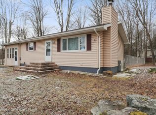7537 Lake Shore Dr, Pocono Lake, PA 18347