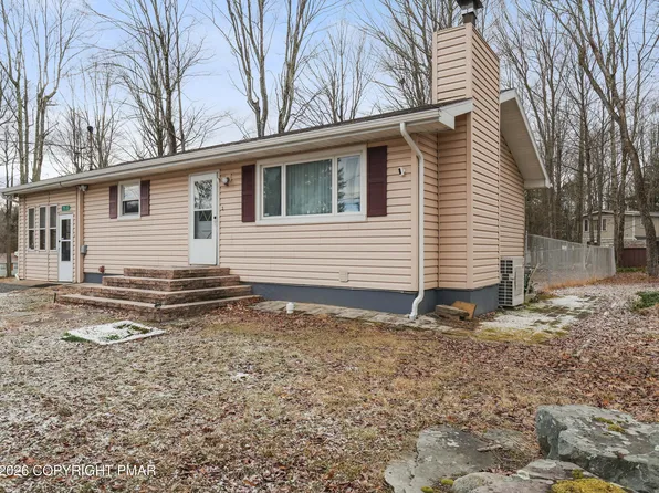 7537 Lake Shore Dr, Pocono Lake, PA 18347