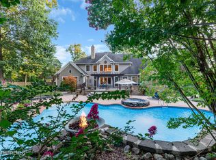 695 Schoolhouse Ln, Toms River, NJ 08753