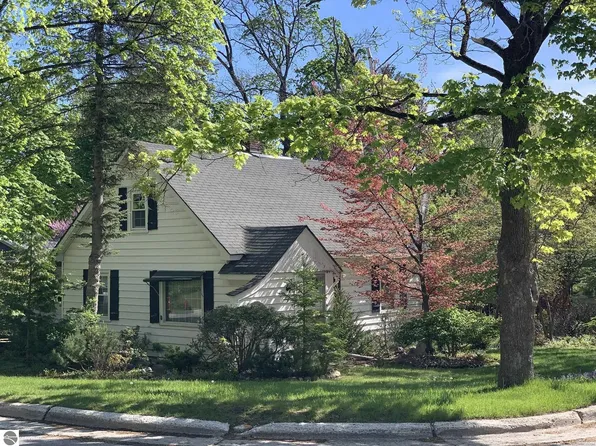 1124 Hill St, Traverse City, MI 49684