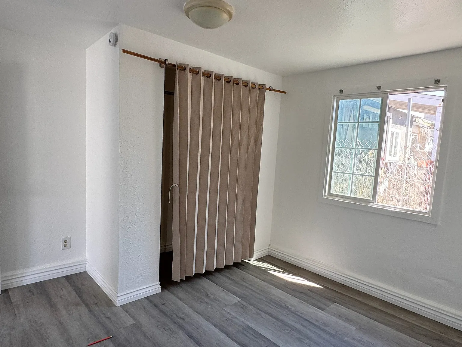 2 bed, 580 sqft, $2,400 — Photo 2