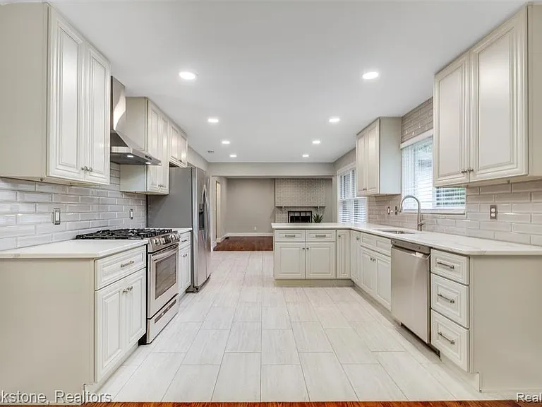 2784 Aldgate Dr — Photo 6