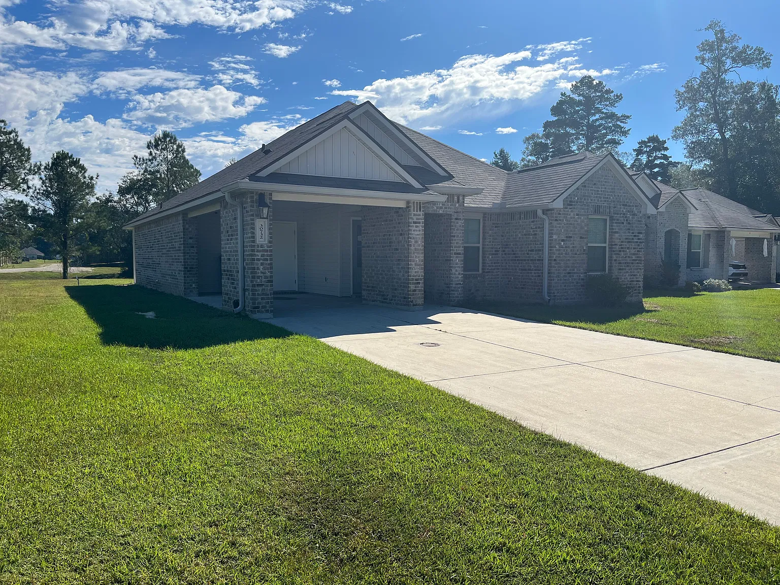 3 bed, 2027 sqft, $1,900 — Photo 2