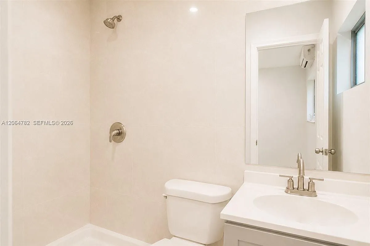 355 NE 55th Ter — Photo 4