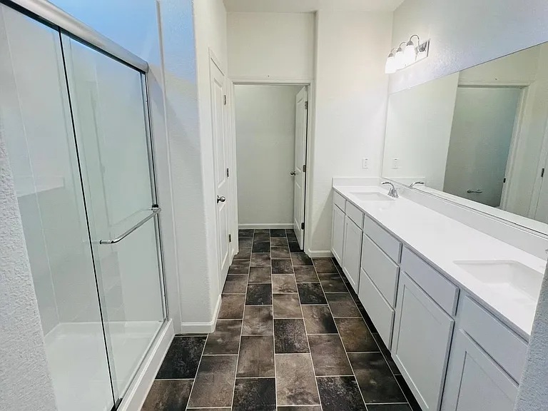 2411 Barolo St — Photo 10