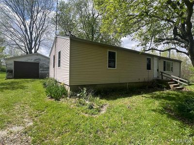 303 1st St, Walshville, IL, 62091