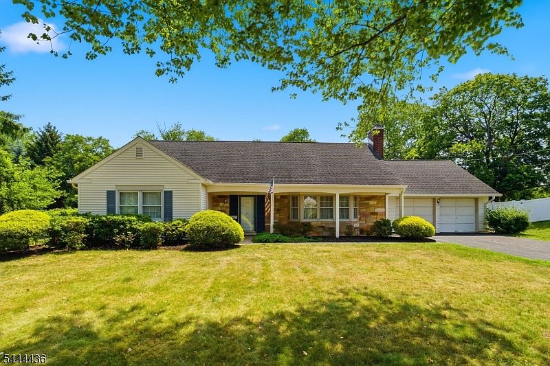 1st image of 23 Sweetbriar Rd