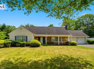 23 Sweetbriar Rd, Franklin Twp., NJ 08873