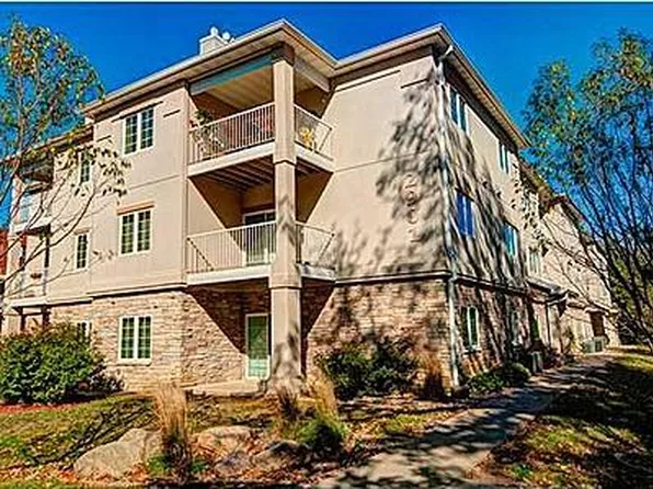2901 Grand Ave APT 301, Des Moines, IA 50312