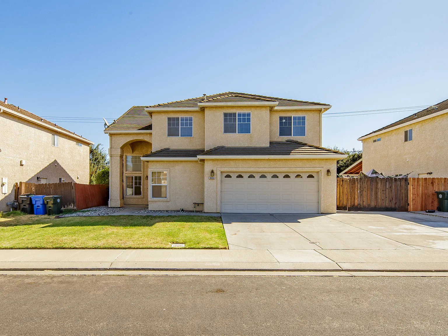 4 bed, 2596 sqft, $3,400 — Photo 1