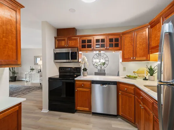 7510 Cahill Rd APT 103B, Edina, MN 55439
