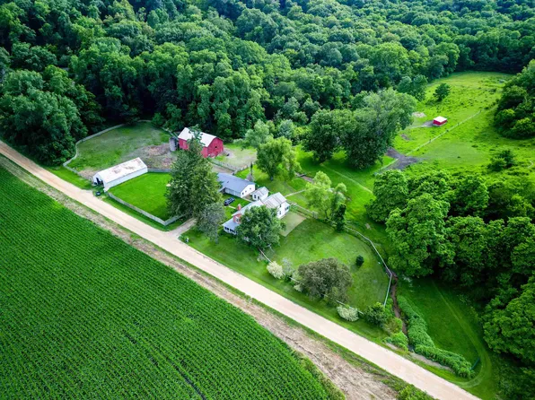 10198 S Crazy Hollow Rd, Hanover, IL 61041