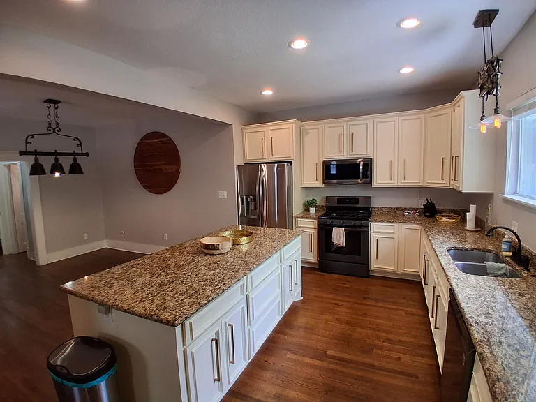 619 Cedar St — Photo 8