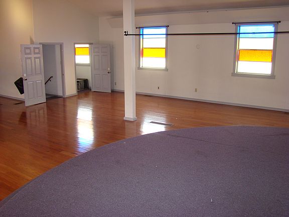 4th image of 309 Wood St