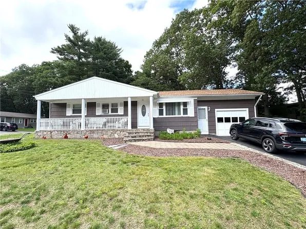 51 Old Carriage Rd, West Warwick, RI 02893