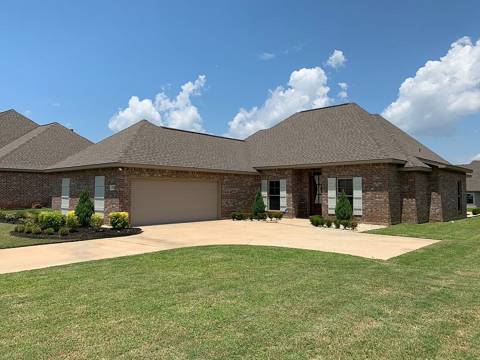 1st image of 376 Lady Carolyn Cir