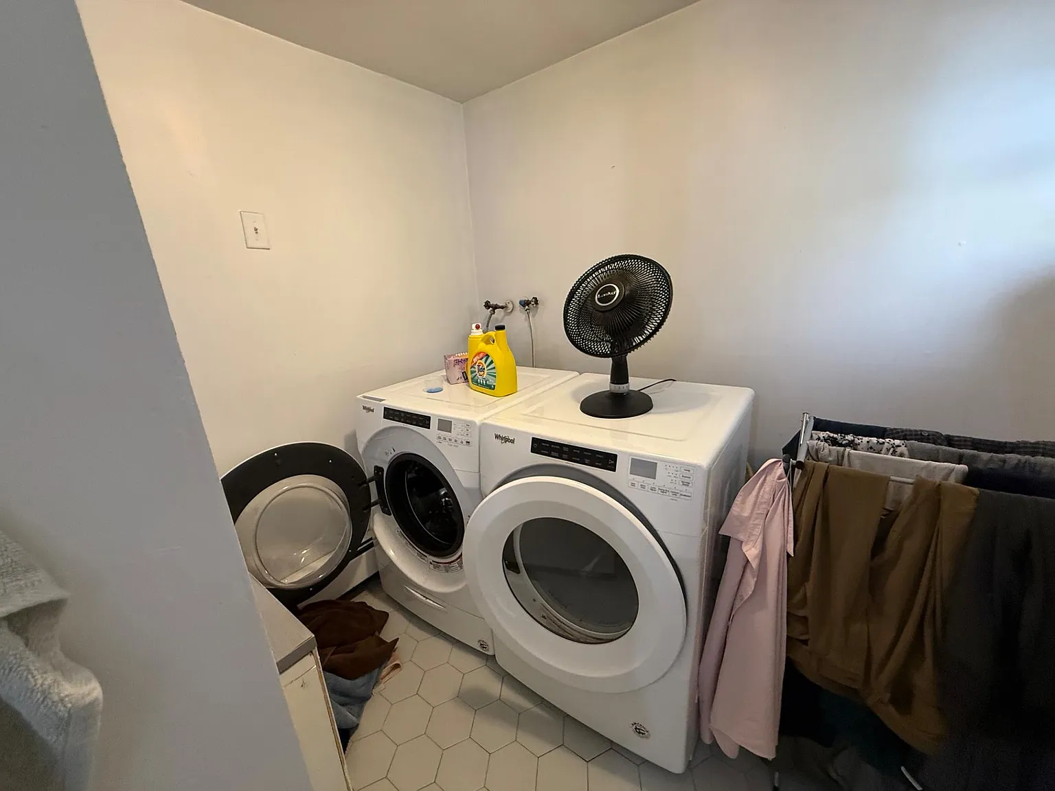Apartment In Building, Hoboken, NJ, 07030 — Photo 4