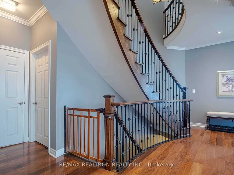 18 Ravine Edge Dr — Photo 13