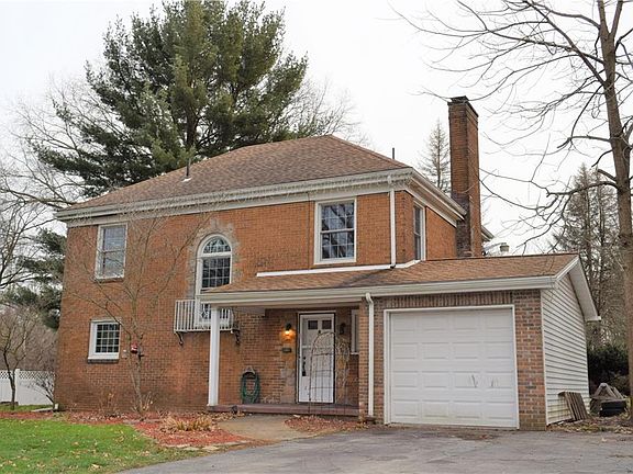 2nd image of 901 Colonial Dr