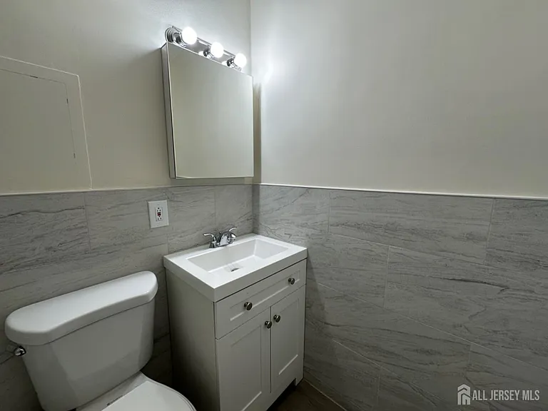 123 S Adelaide Ave #2L — Photo 17