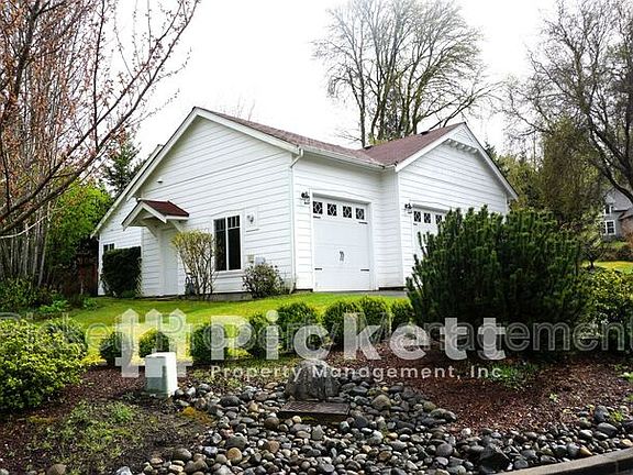 3rd image of 1627 Lucero Pl E