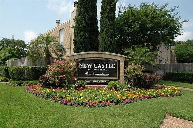 Front of New Castle Condo.