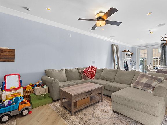 5th image of 1620 Wellington Pl
