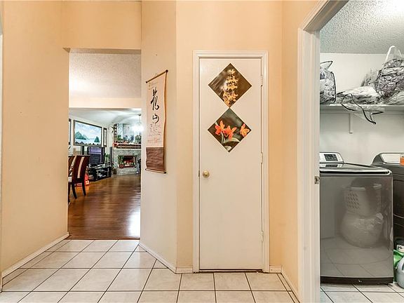 5th image of 2421 Laurel Hill Ln