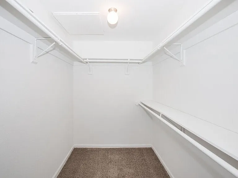 Kingsgate Apartments — Photo 8