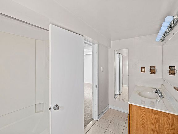 3rd image of 1207 Brooke Dr
