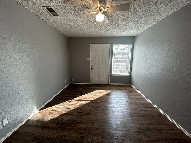 518 Briggs St — Photo 3