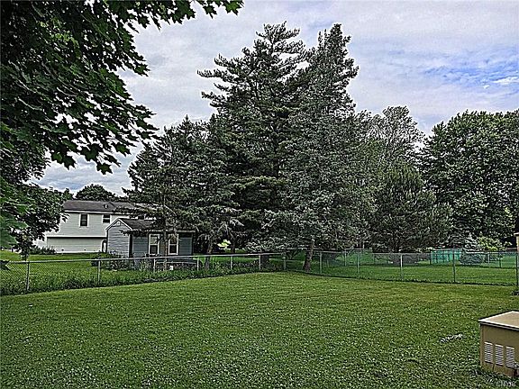 4th image of 408 Birchwood Blvd