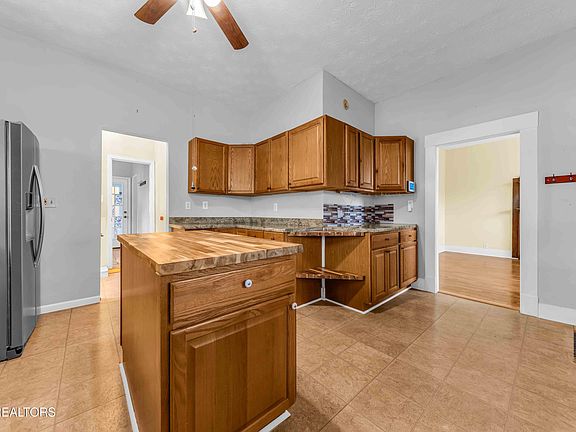 3rd image of 2415 Holbrook Dr